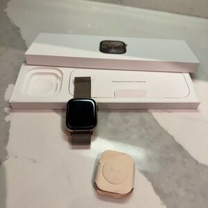 Apple Smartwatch 10 with Apple Gold Mesh Magnetic Band